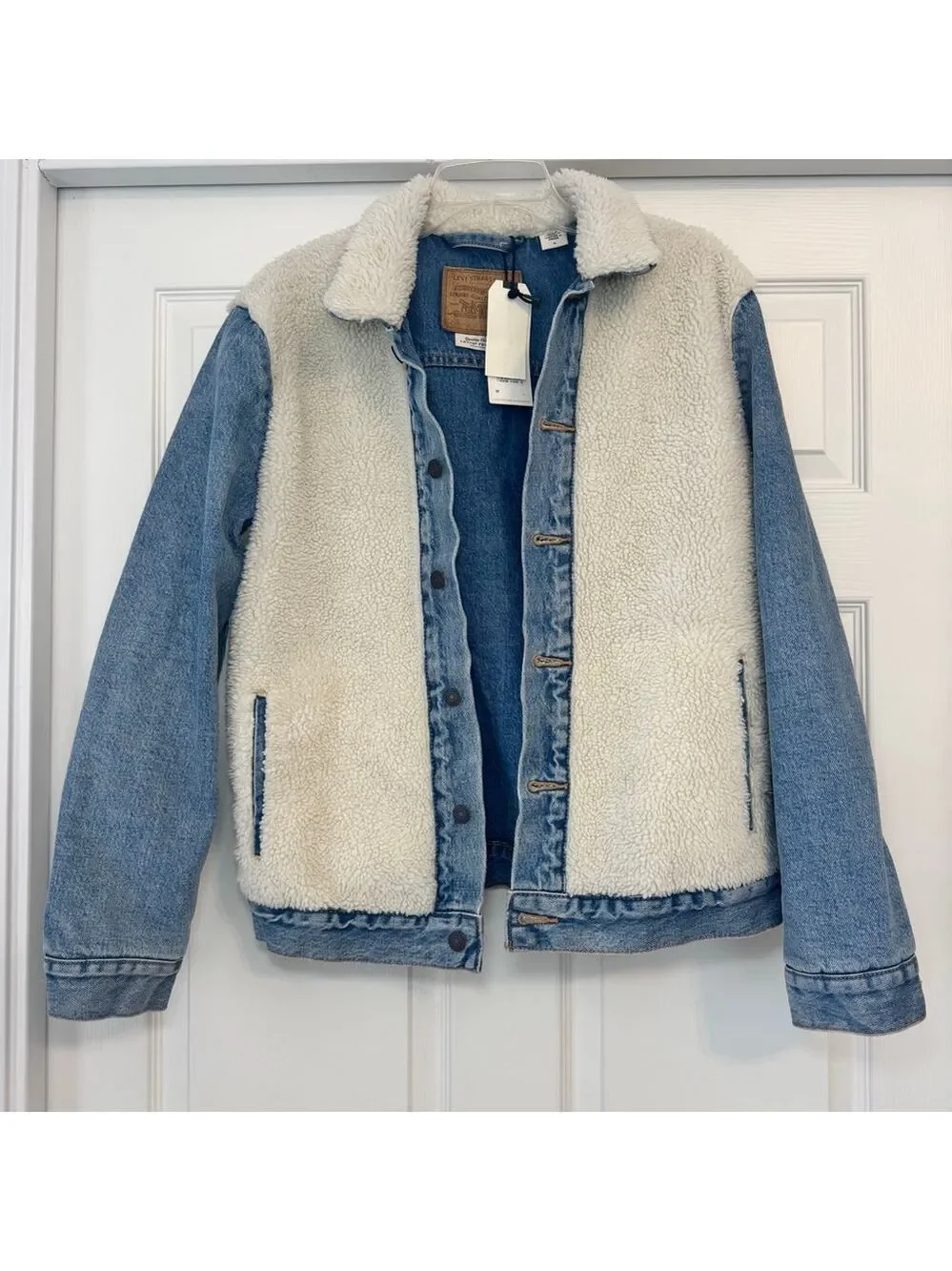 NWT Levi's Premium Sherpa Denim Trucker Jacket M Blue White - Picture 2 of 12